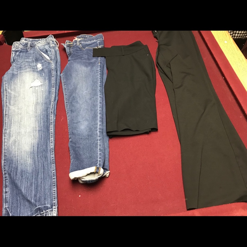 4 Pairs of women’s pants and capris size 4